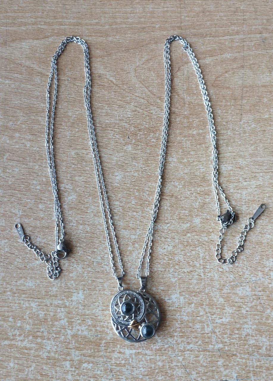 COLLAR SOL Y LUNA CON 100 IDIOMAS